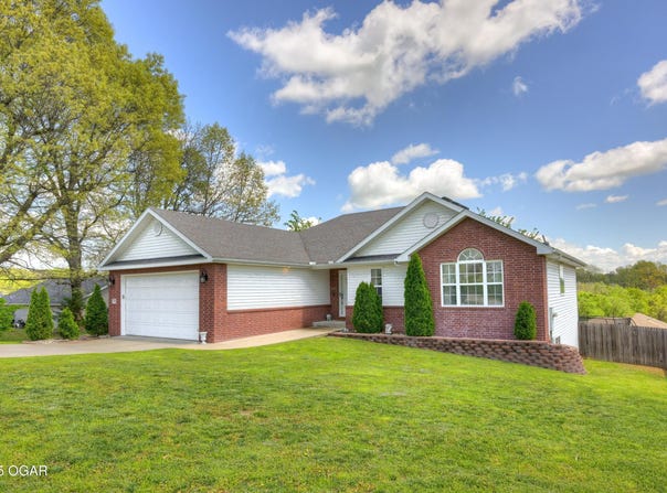 1702 Rosewood Drive, Neosho, MO 64850