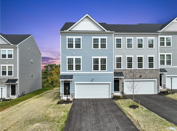 606 Dana Dr, Collier Twp, PA 15205