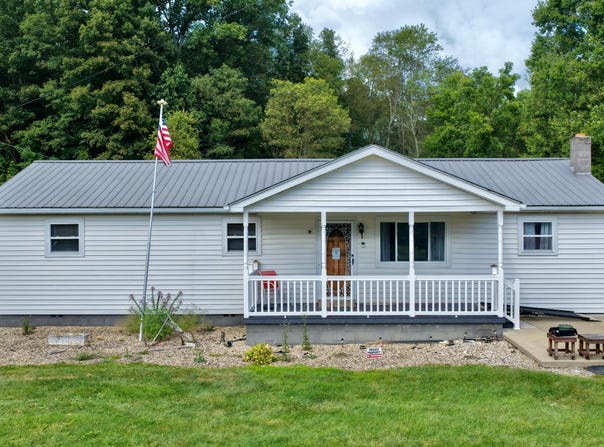 17522 N State Route 20, Meadow Bridge, WV 25976