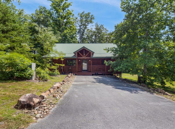 2212 Pinnacle Rdg Trail, Sevierville, TN 37876