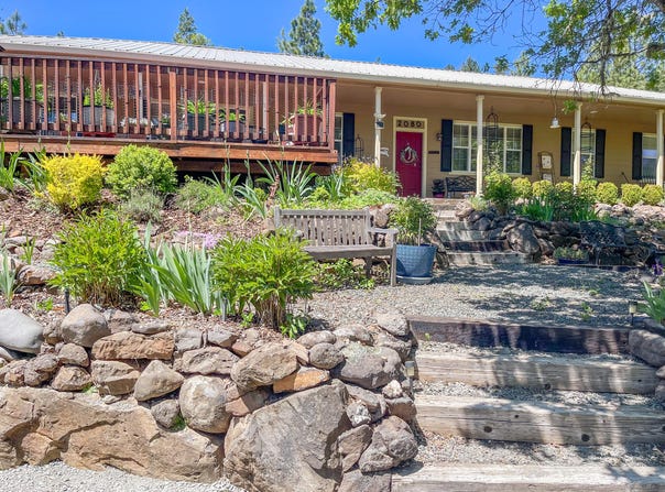2080 Swingle Road, Trail, OR 97541