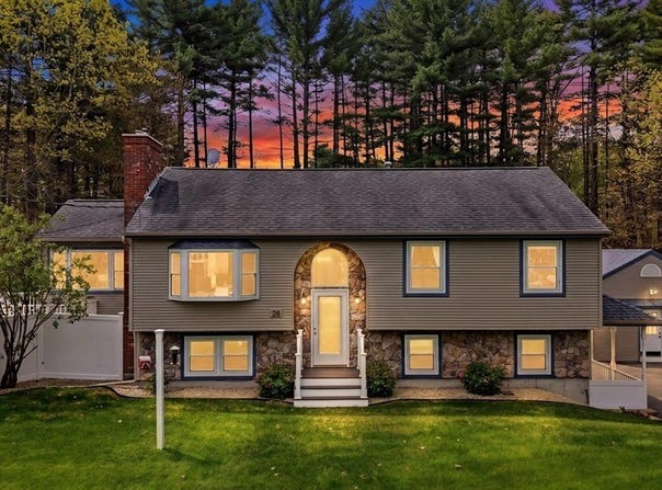26 Mayflower Drive, Litchfield, NH 03052