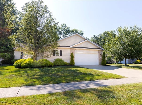 829 Dogwood Lane, Vermilion, OH 44089