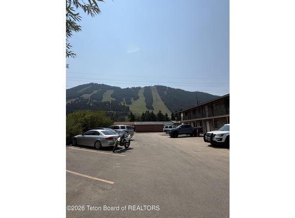 130 E KELLY Avenue, Jackson, WY 83001