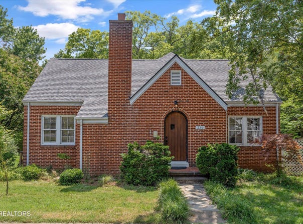 239 S Magnolia St, Maryville, TN 37803