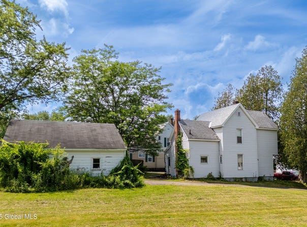 208 E 4th Avenue, Johnstown, NY 12095