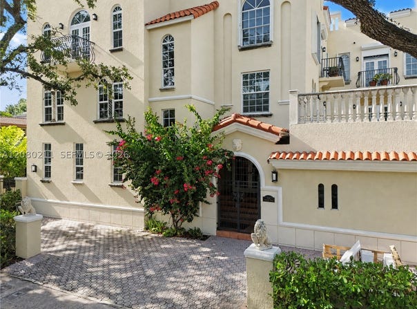 111 Edgewater Dr, Coral Gables, FL 33133