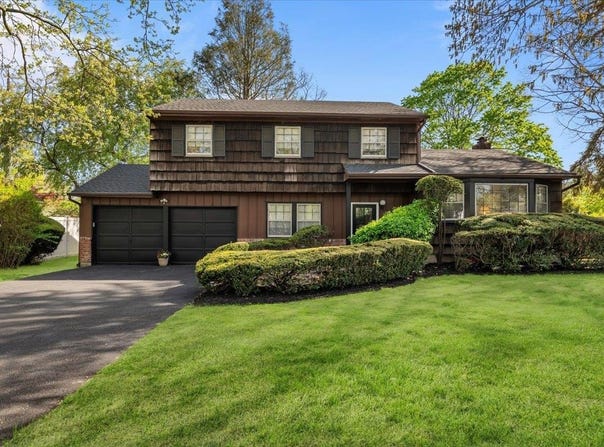 2 Yorktown Road, Dix Hills, NY 11746