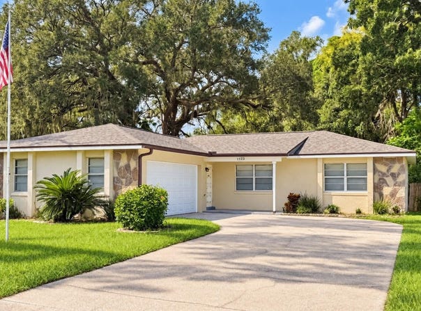 1122 ESTATEWOOD Drive, BRANDON, FL 33510