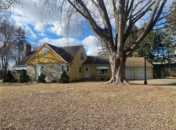 230 Mcleod Avenue W, Winsted, MN 55395