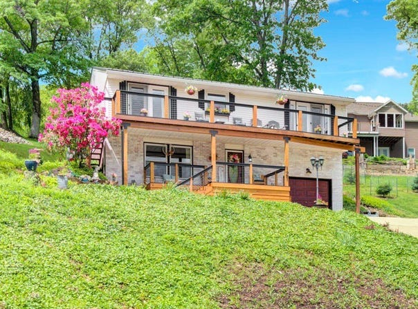 121 W Mohawk Drive, Malvern, OH 44644