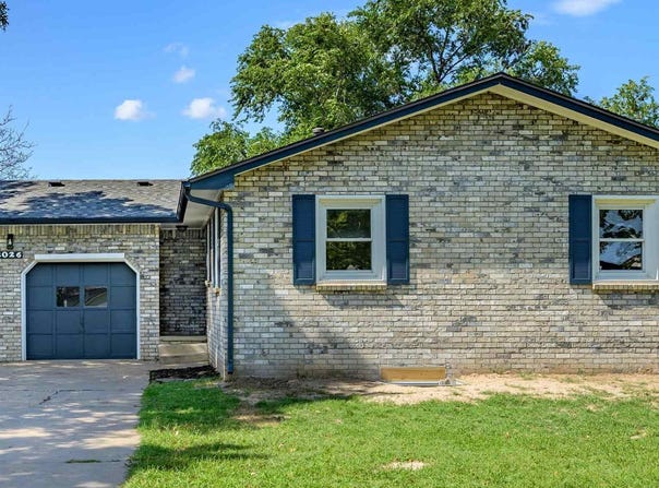 3026 W Hadden Ave, Wichita, KS 67217-1328