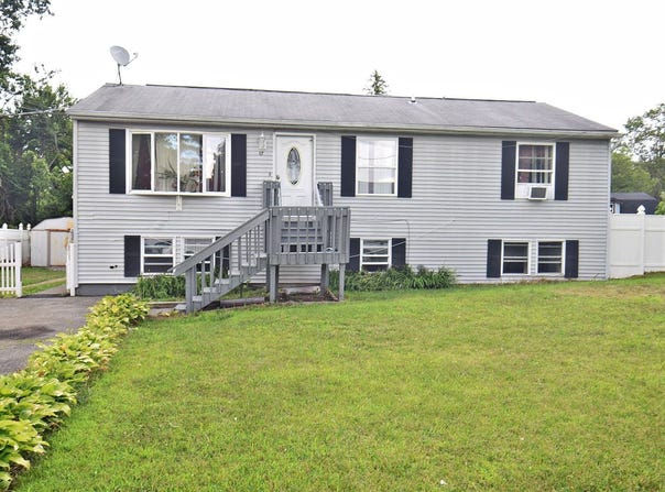 17 Walnut Street, Wyandanch, NY 11798