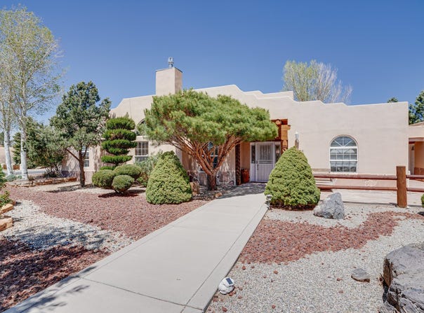 343 Sierra Vista Lane, Taos, NM 87571
