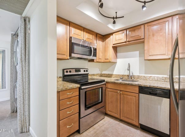 17 E RUTH Avenue, Phoenix, AZ 85020