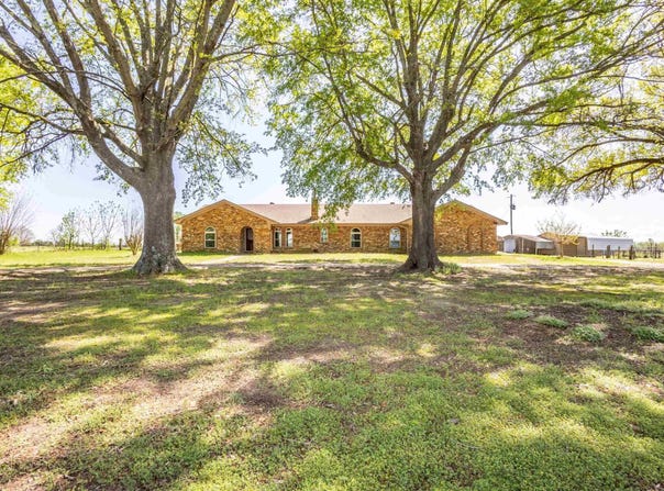 8696 FM 1840, DeKalb, TX 75559