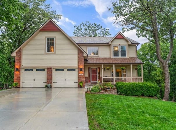 2502 SW Locust Street, Oak Grove, MO 64075