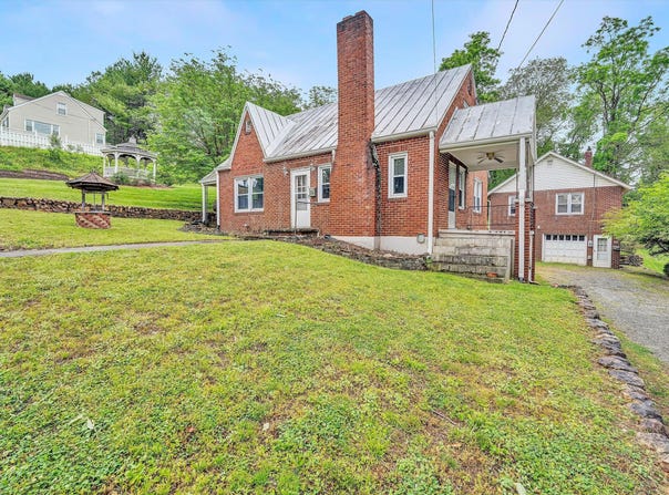 114 W CHURCH ST, Rocky Mount, VA 24151