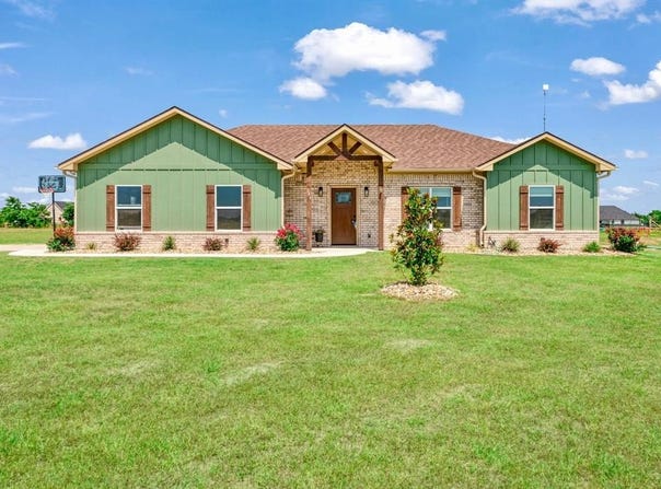 204 Private Road 33083, Sumner, TX 75486