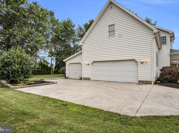 45 CLOVER DRIVE, LITTLESTOWN, PA 17340