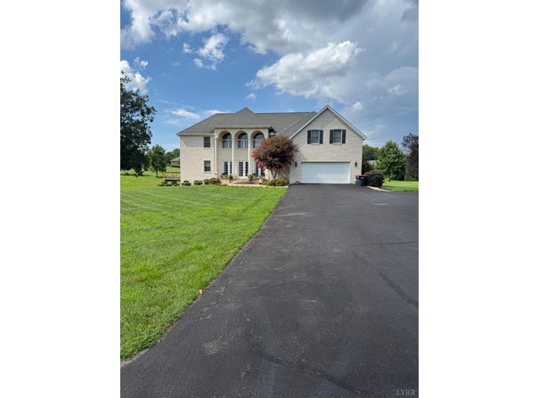 1033 S Oak Lawn Drive, Forest, VA 24551