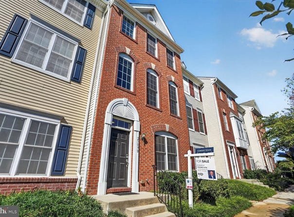 25090 LOMAX Terrace, CHANTILLY, VA 20152