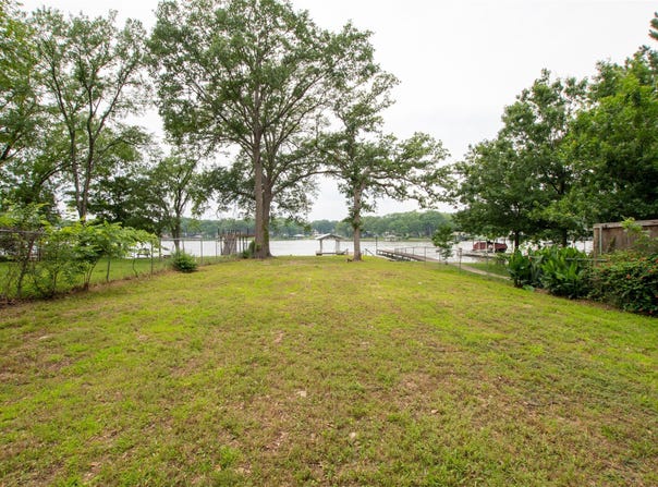 198 Thunderbird Drive, Mabank, TX 75156