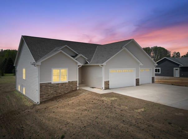 2171 Wallace Lake Rd, West Bend, WI 53090