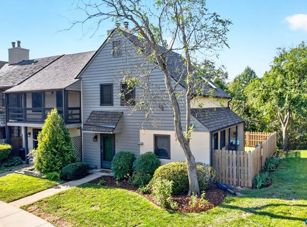 718 MERION GREENE, CHARLOTTESVILLE, VA 22901