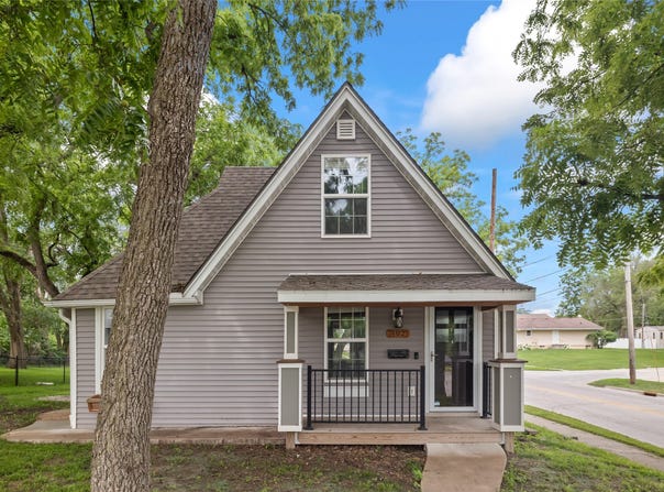 402 S 11th Street, Adel, IA 50003