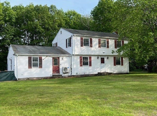 8 Clover Hill Drive, Chelmsford, MA 01824