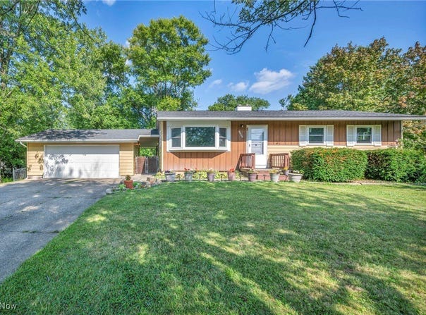 1393 Princeton Drive, Brunswick, OH 44212