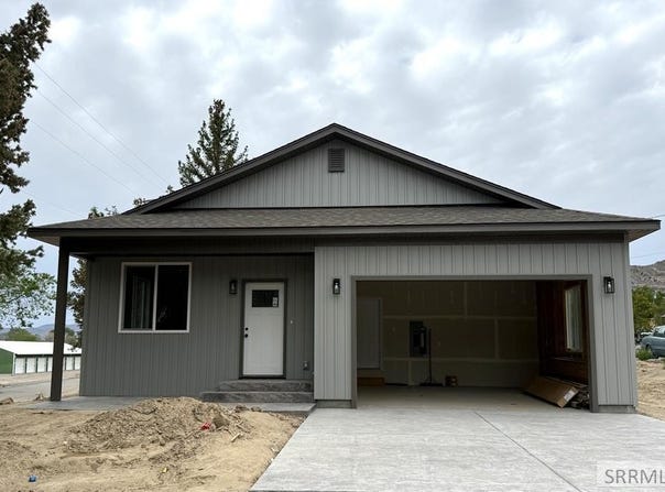 310 N East Street, Arco, ID 83213