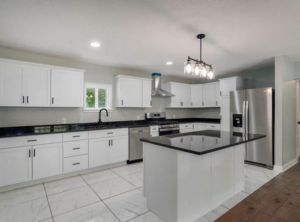 116 E Hadley Street, Aurora, MO 65605