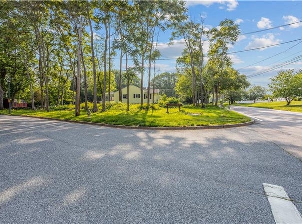 192 Schoolhouse Road, Warren, RI 02885