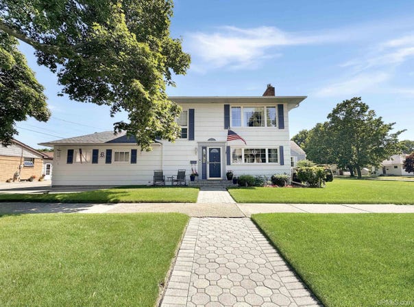 1515 S 7Th, Escanaba, MI 49829