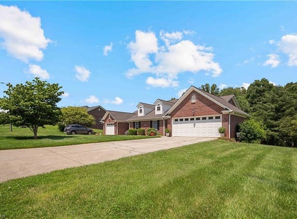149 Royal View Drive, Pinnacle, NC 27043
