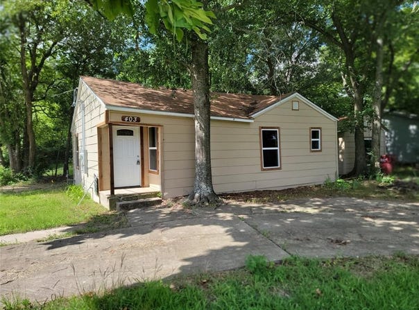 403 Halesboro Drive, Bogata, TX 75417