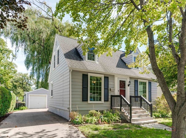 221 N Prairie Avenue, Mundelein, IL 60060