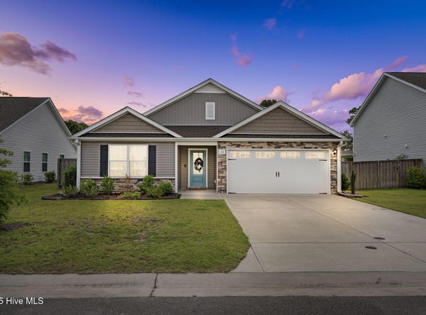 10 N Wandering Lane, Hampstead, NC 28443