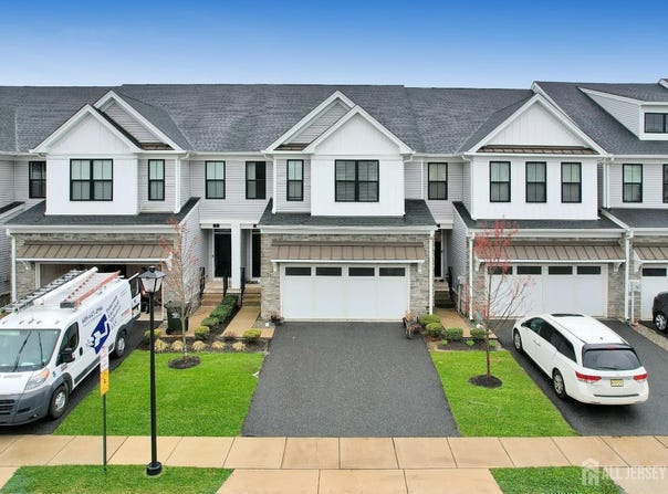 9 Clover Lane, Monroe, NJ 08831