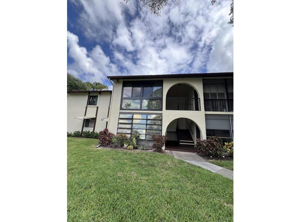 3623 La Playas Court, Greenacres, FL 33463