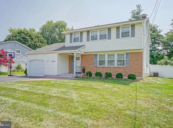 18 WHEELWRIGHT LANE, CHERRY HILL, NJ 08003