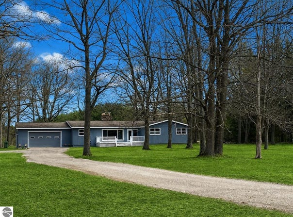 6561 E 34 1/2 Road, Cadillac, MI 49601