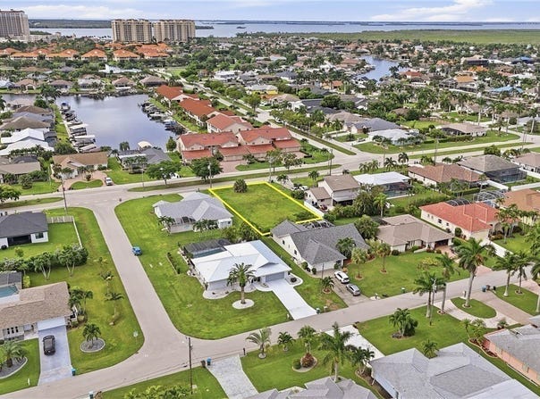 1205 El Dorado Parkway W, Cape Coral, FL 33914