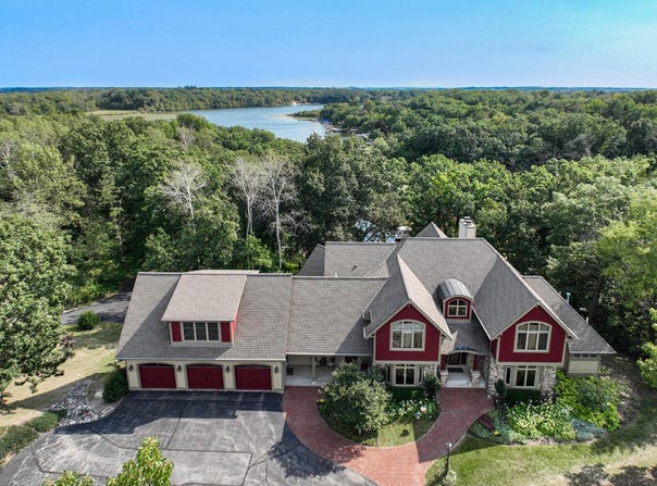 W1969 Itsa Little Rd, Mukwonago, WI 53149