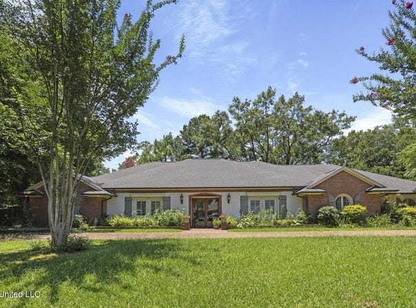 127 Winged Foot Circle, Jackson, MS 39211
