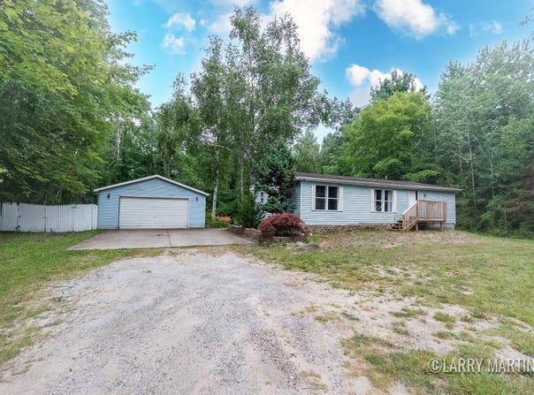 17424 Hickory Street, Spring Lake, MI 49456