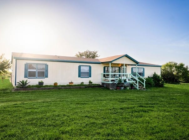 14 Regu Rd, Fredericksburg, TX 78624