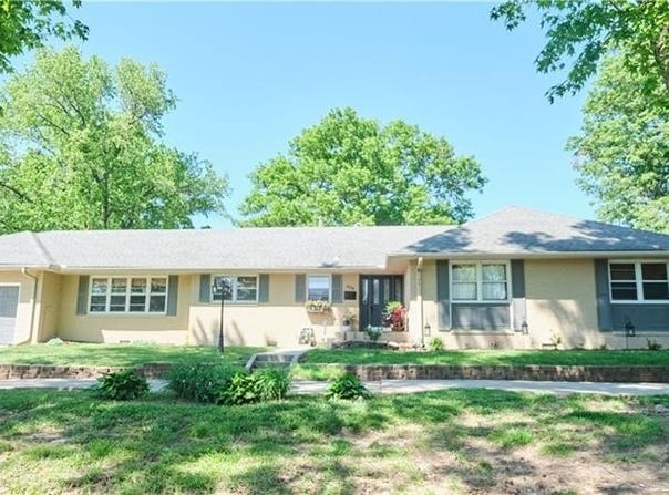 608 Sycamore Lane, Pittsburg, KS 66762